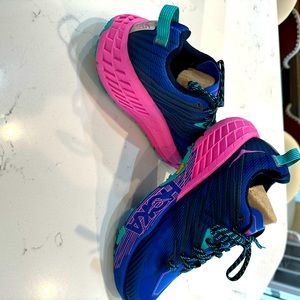 HOKA Womans SpeedGoat4. Size 8